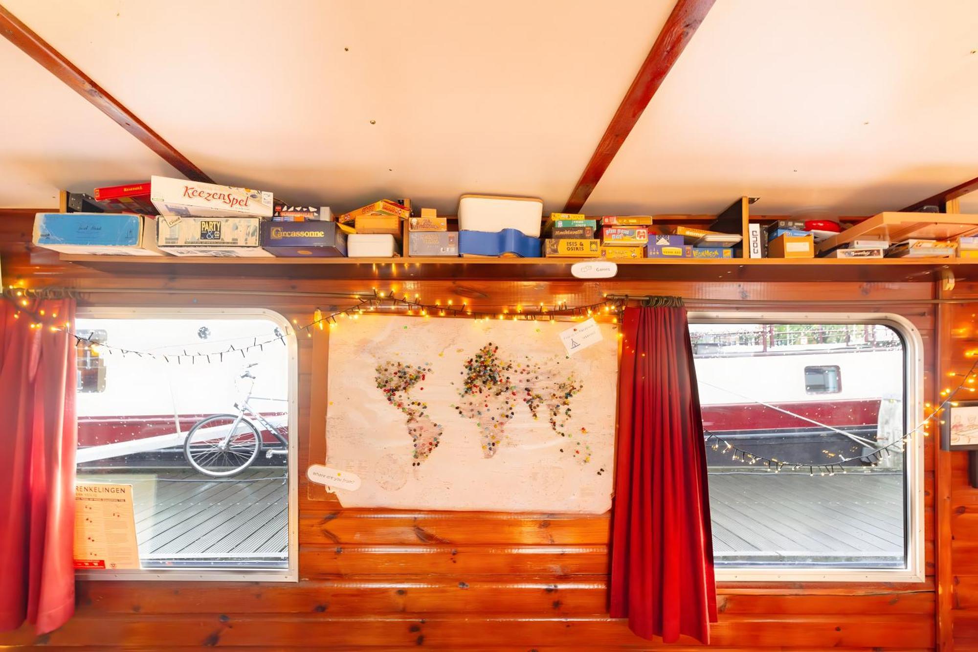 Intersail Hostel - Avontuur أمستردام المظهر الخارجي الصورة