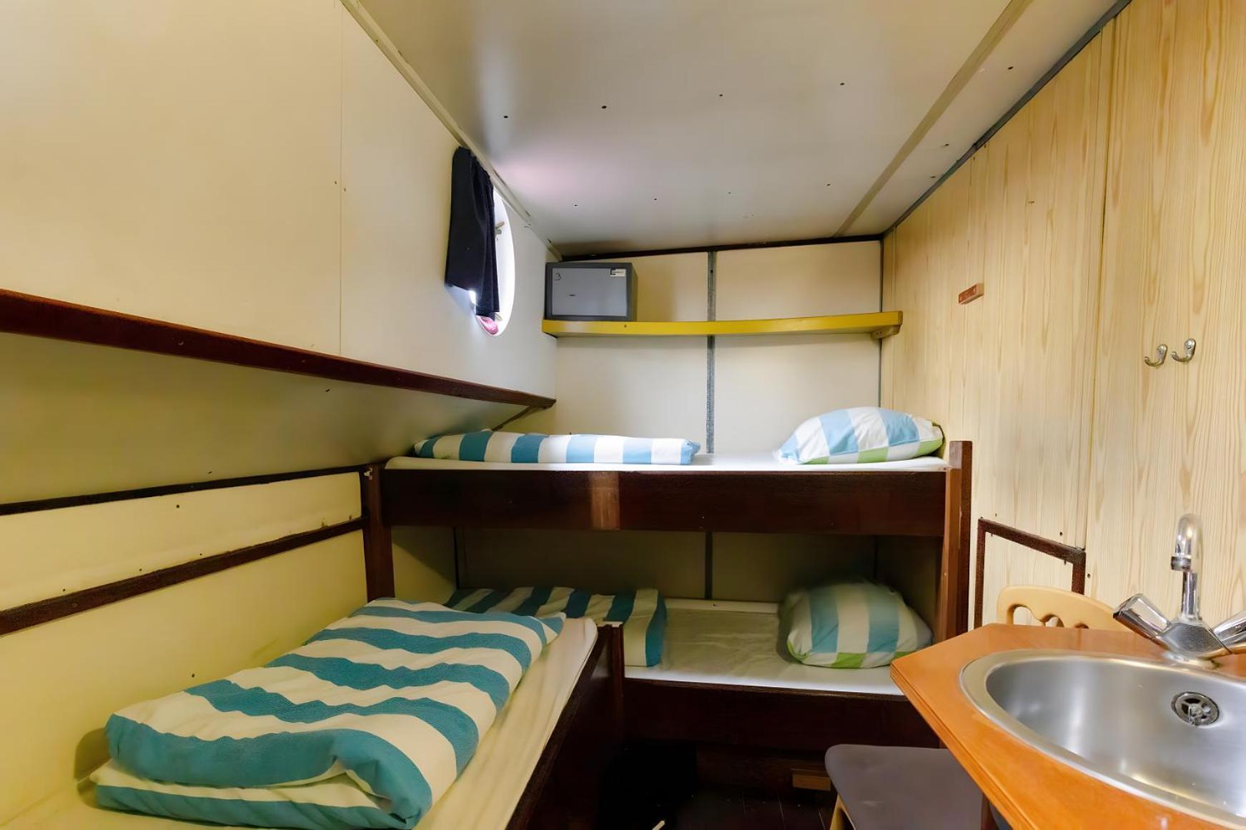 Intersail Hostel - Avontuur أمستردام المظهر الخارجي الصورة