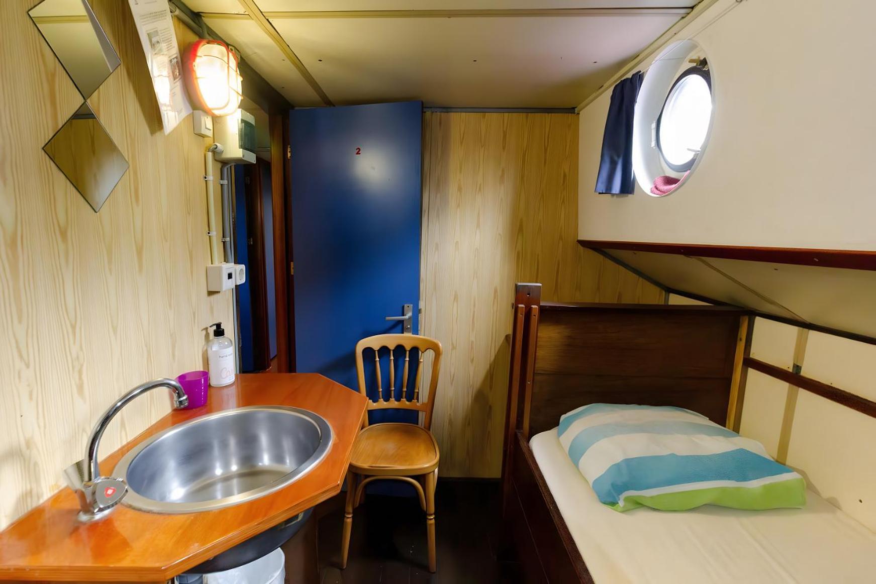 Intersail Hostel - Avontuur أمستردام المظهر الخارجي الصورة