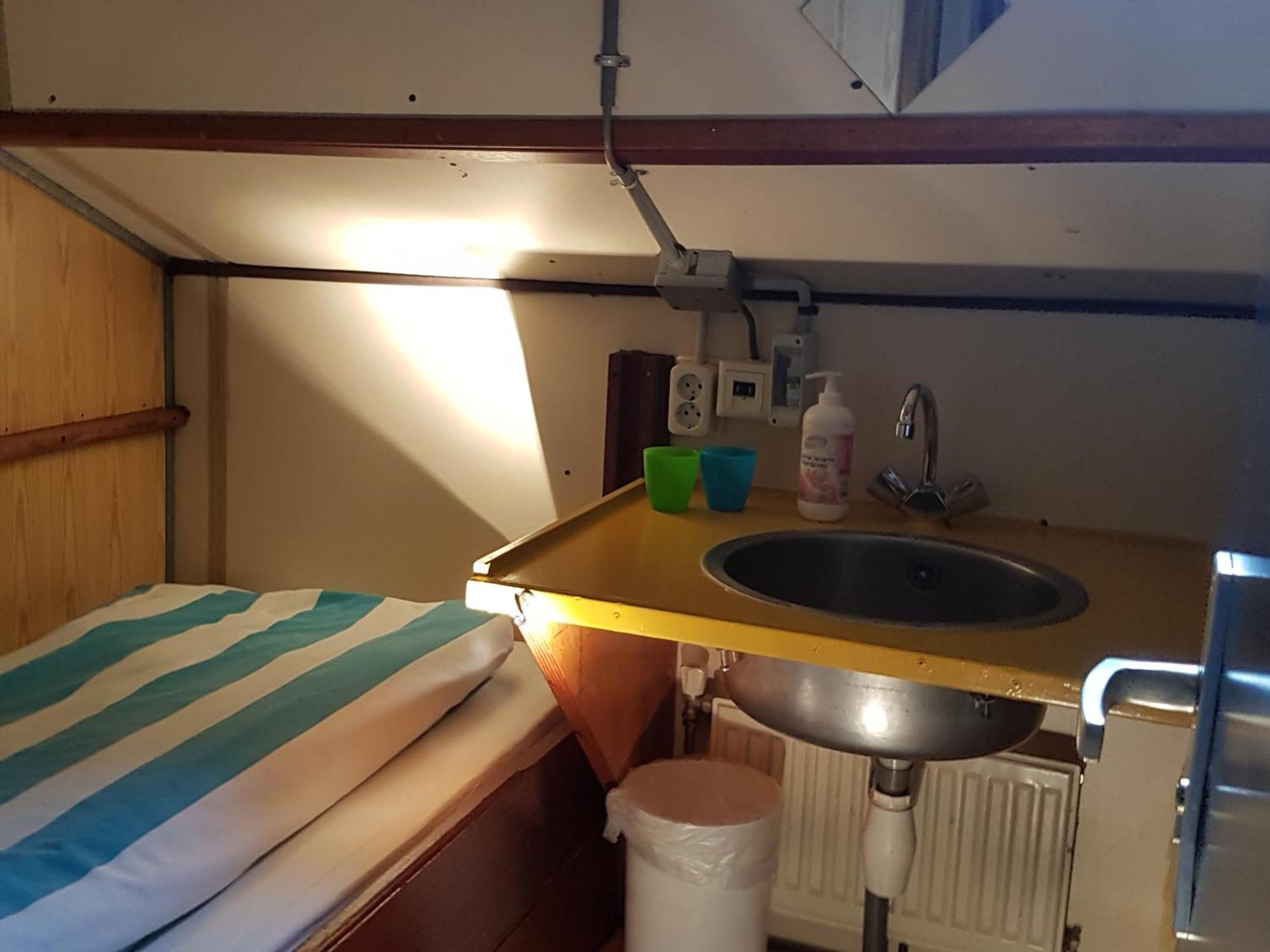 Intersail Hostel - Avontuur أمستردام المظهر الخارجي الصورة