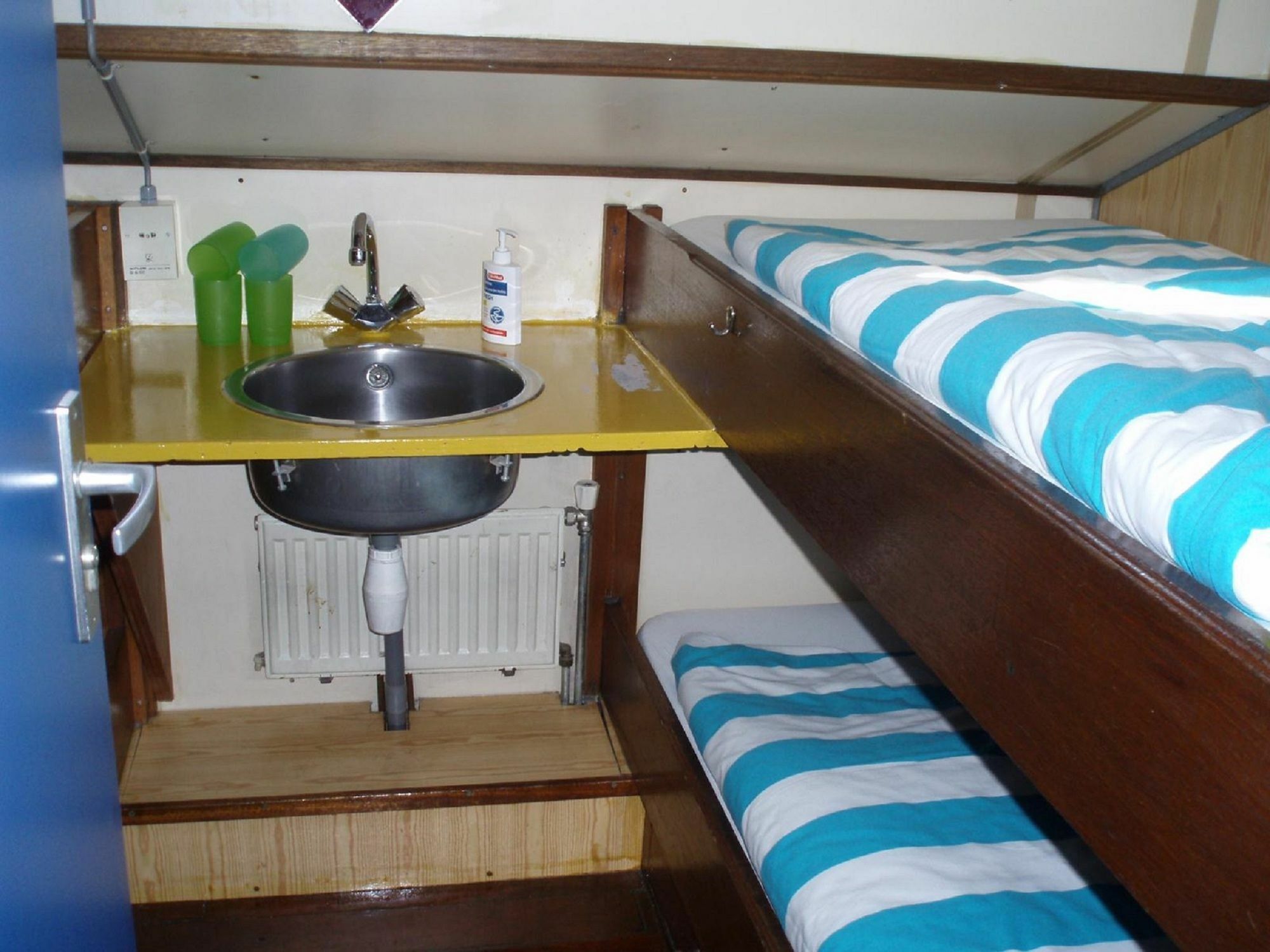 Intersail Hostel - Avontuur أمستردام المظهر الخارجي الصورة