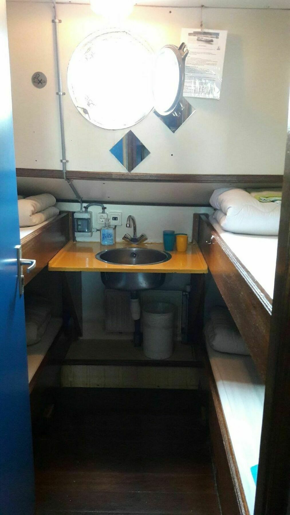 Intersail Hostel - Avontuur أمستردام المظهر الخارجي الصورة